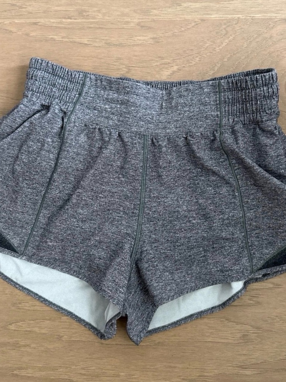 Lululemon women's shorts hottie hot 2" gray size 8
